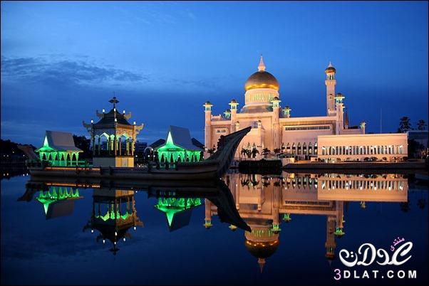 مسجد السلطان عمر علي سيف الدين في بروناي من اجمل مساجد العالم